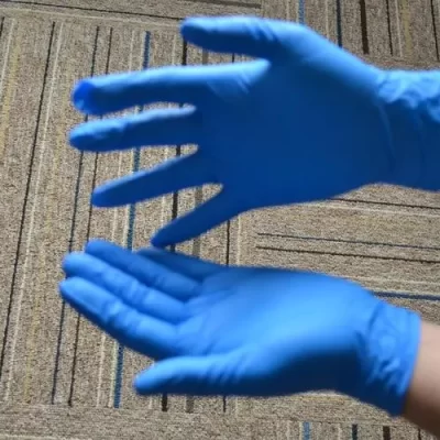 使用环氧树脂时安全第一：手套和护目镜