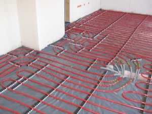 安装地板下供暖将防止您的混凝土地板变冷