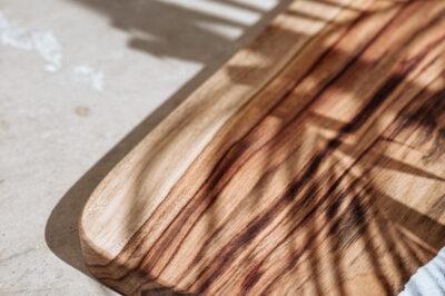 天然木桌与树脂桌：哪个最好？