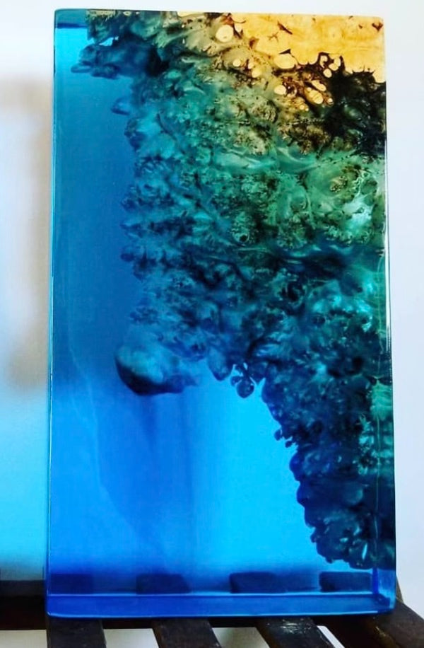 liquid-glass-transparent-epoxy-with-pigments