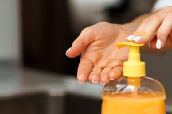 如何洗掉手上和皮肤上的树脂和环氧树脂？