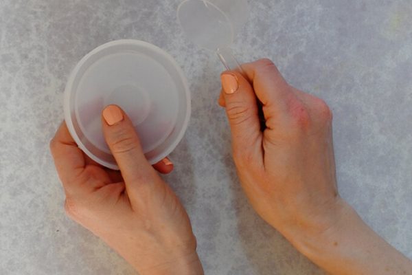 如何制作闪光树脂杯垫？