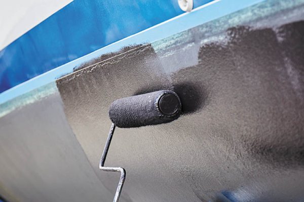 如何给你的船涂底漆？