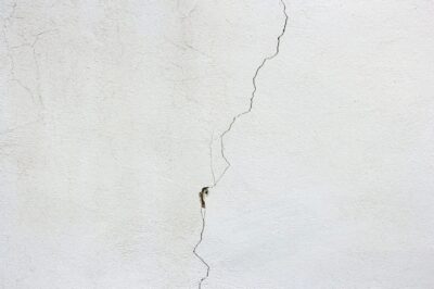 开裂的墙壁是可以修复的，还是塌陷的？