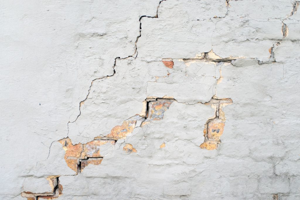 cracked-wall-1024x684-1