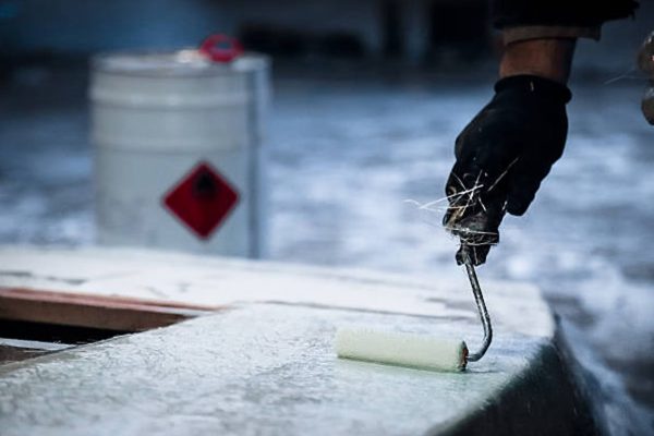 如何用环氧树脂修复层压板断裂和孔洞？