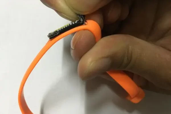 什么使胶水变粘（胶合剂发粘的特性）