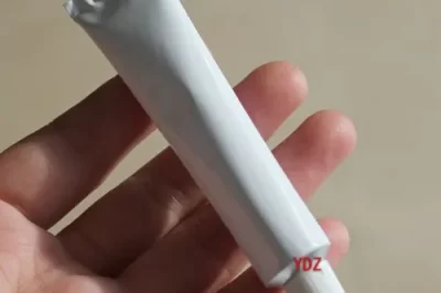 为什么强力胶不会凝固并卡在瓶子里？