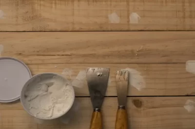 如何染色木材填料以匹配地板？