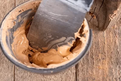 如何从衣服中去除木材填充物？