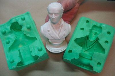 半永久脱模剂是油性的吗？