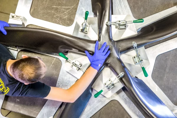 金属和复合材料模具选择标准（金属与复材之间的权衡）