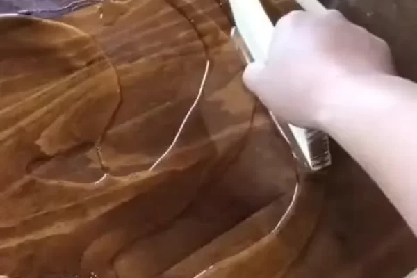 如何去除桌面上的环氧树脂？