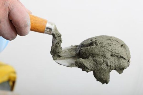 瓦工应该只混合他们在几个小时内能够使用的砂浆量。