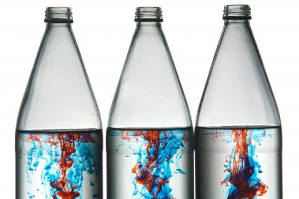 溶剂染料通常用于食品中。