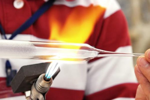 二氧化硅是大多数类型玻璃的主要成分。