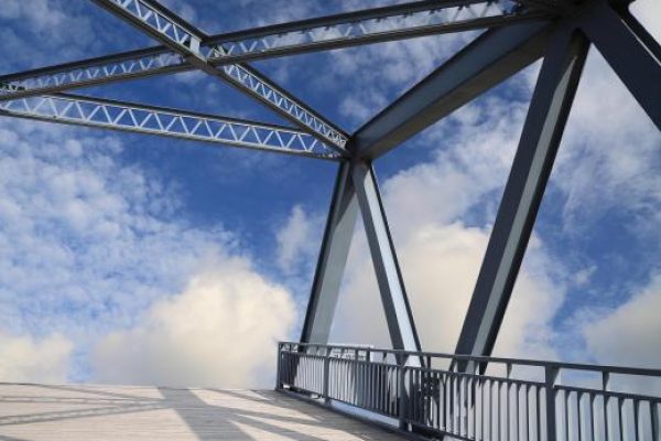 钢梁可用于桥梁建设。