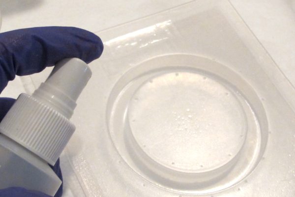 制作彩虹树脂手链的最简单方法