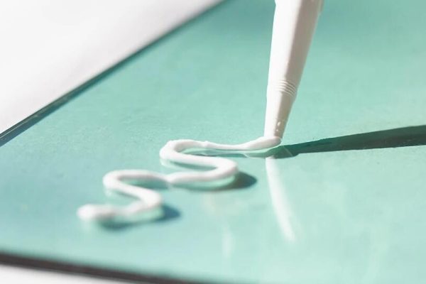 胶合有机玻璃指导和测试：最好的有机玻璃胶