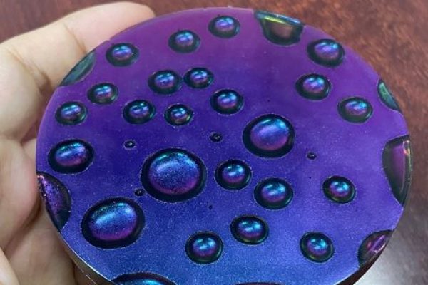 如何在树脂中制造水滴效果？