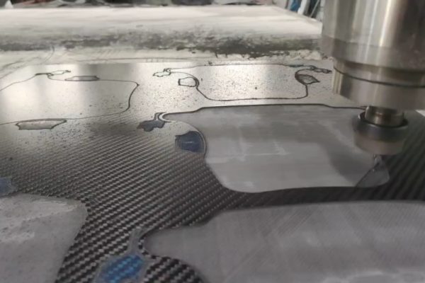 碳纤维切割建议（切割碳纤维板）