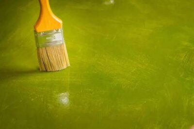 如何清漆木材（在木材上涂清漆油）