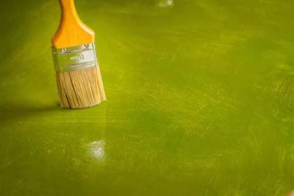 如何清漆木材（在木材上涂清漆油）