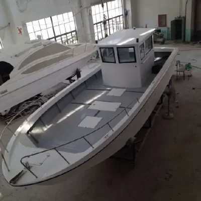 您能提供有关玻璃纤维船所需维护的更多信息吗？