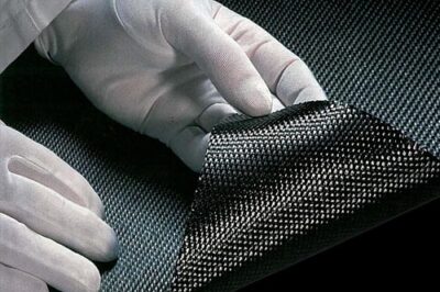 使用碳纤维织物增强材料有哪些缺点或局限性？