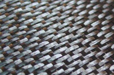 玻璃纤维制造是否需要任何特定的制造工艺或设备？