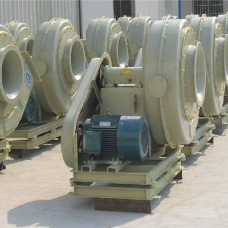 有没有推荐的清洁剂和刷子来清洁玻璃钢表面？