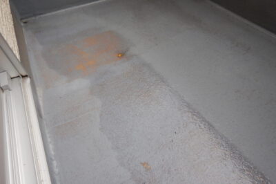 如果发现玻璃钢制品有裂纹，应该如何进行修复？