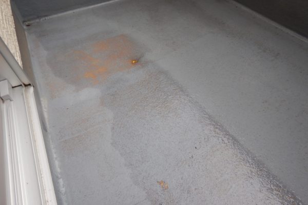 如果发现玻璃钢制品有裂纹，应该如何进行修复？