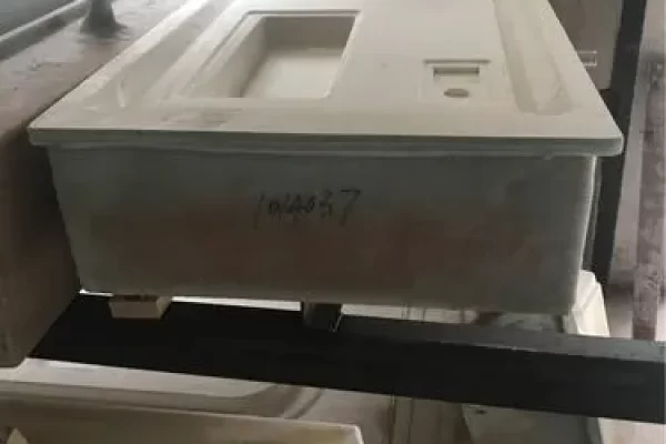 一些常见的玻璃钢模具损坏问题，我应该如何处理？