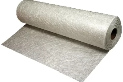 玻璃纤维布对酸与碱性溶液的耐受性相比如何？