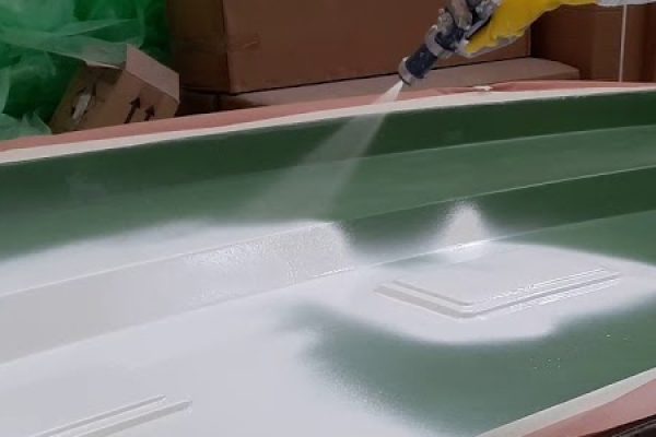 有哪些常见的玻璃钢胶衣材料的施工错误需要避免？