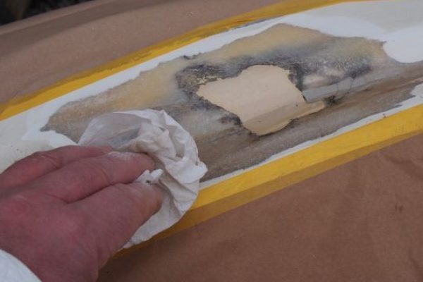 如何正确进行玻璃钢胶衣的表面准备？