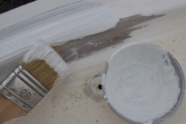 易打磨胶衣与高光胶衣的区别