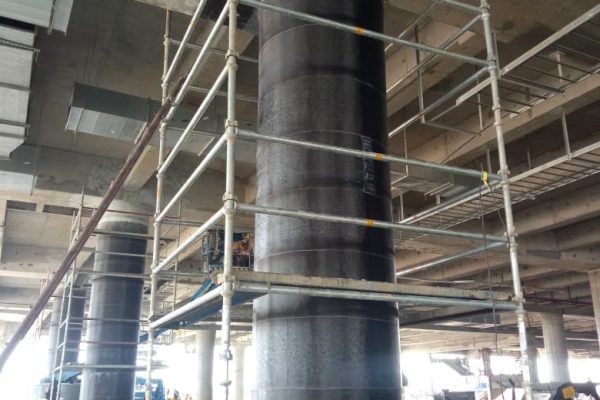 碳纤维加固后，是否需要考虑防护层的防水性能？