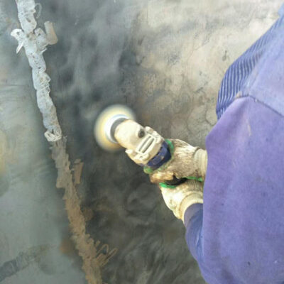 在涂抹脱模剂之前，是否需要进行模具表面的抛光处理？