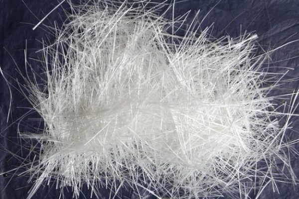 纤维的成分、结构和加工工艺对玻璃纤维的耐温性能有什么影响？