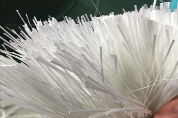 玻璃纤维的熔点和热稳定性与其成分有关吗？