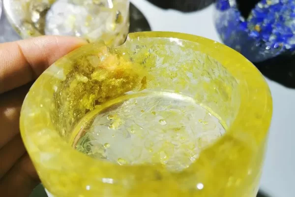 聚酯树脂和环氧树脂的硬化剂对固化速度有何影响？