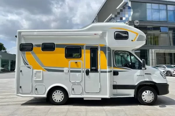 玻璃钢胶衣的亮光表面处理是否需要更频繁地进行维护和保养？