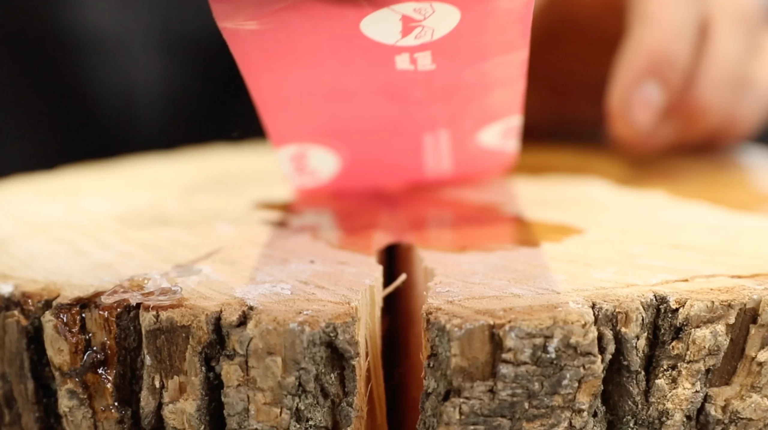 如何用环氧树脂修复木孔结和裂缝