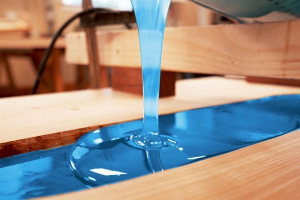 如何去除固化的树脂滴？