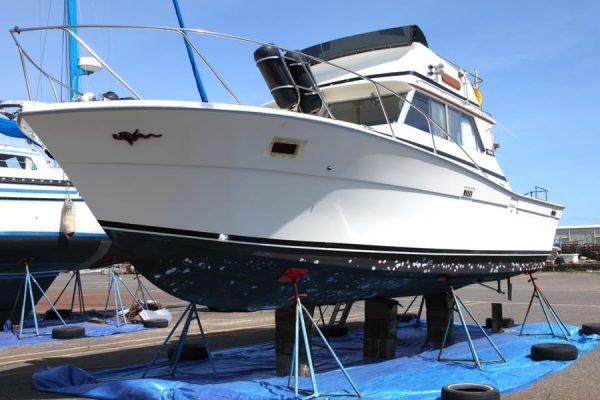 从外部修复玻璃钢船体的 12 个步骤