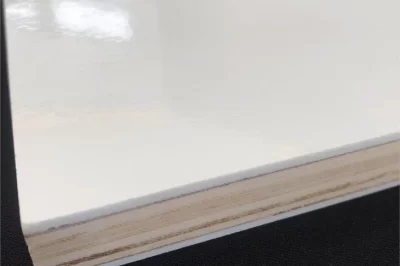 如何评估易打磨胶衣涂层的耐久性和耐磨性？