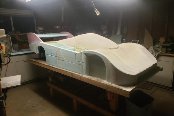 你能给我一些关于打磨胶衣的操作方法吗？