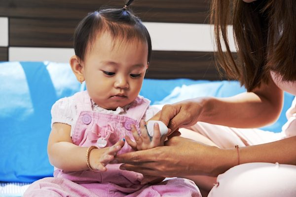 如何从手上去掉树脂（去除皮肤上的环氧树脂）